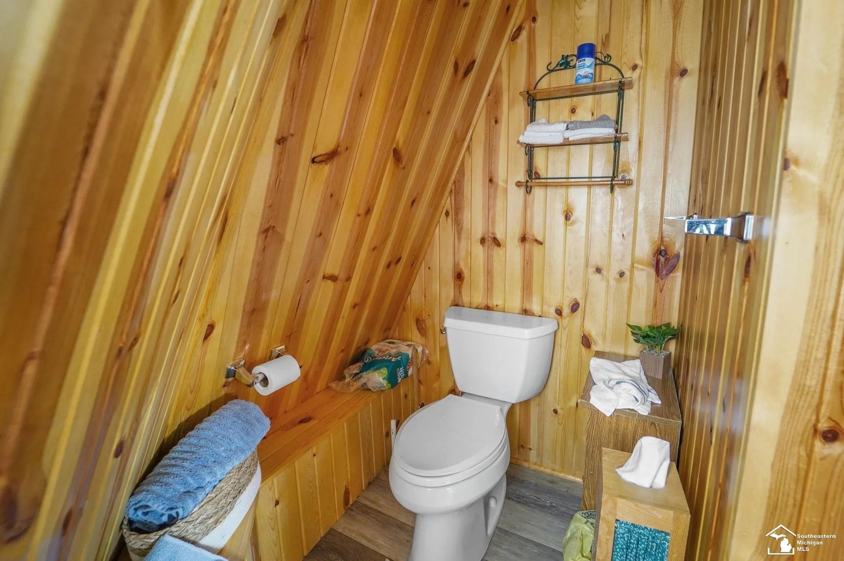 Image for ONLINE ONLY REAL ESTATE AUCTION! 2875 Round Lake Hwy