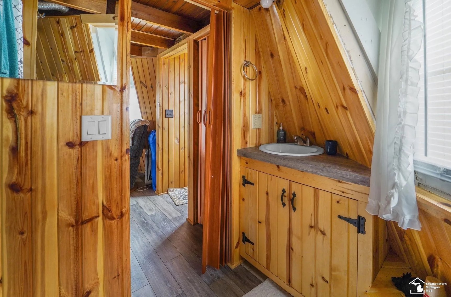 Image for ONLINE ONLY REAL ESTATE AUCTION! 2875 Round Lake Hwy