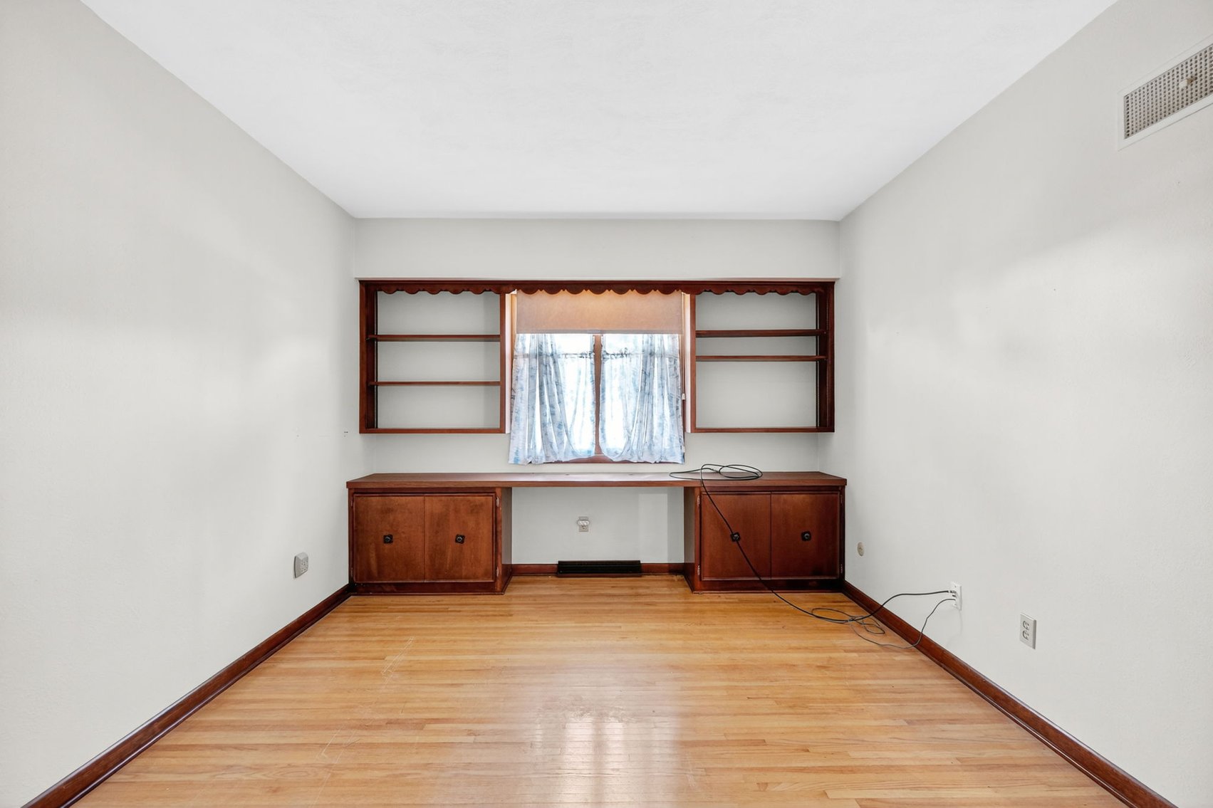 Image for MINIMUM BID AUCTION $99,000! 611 Miami St