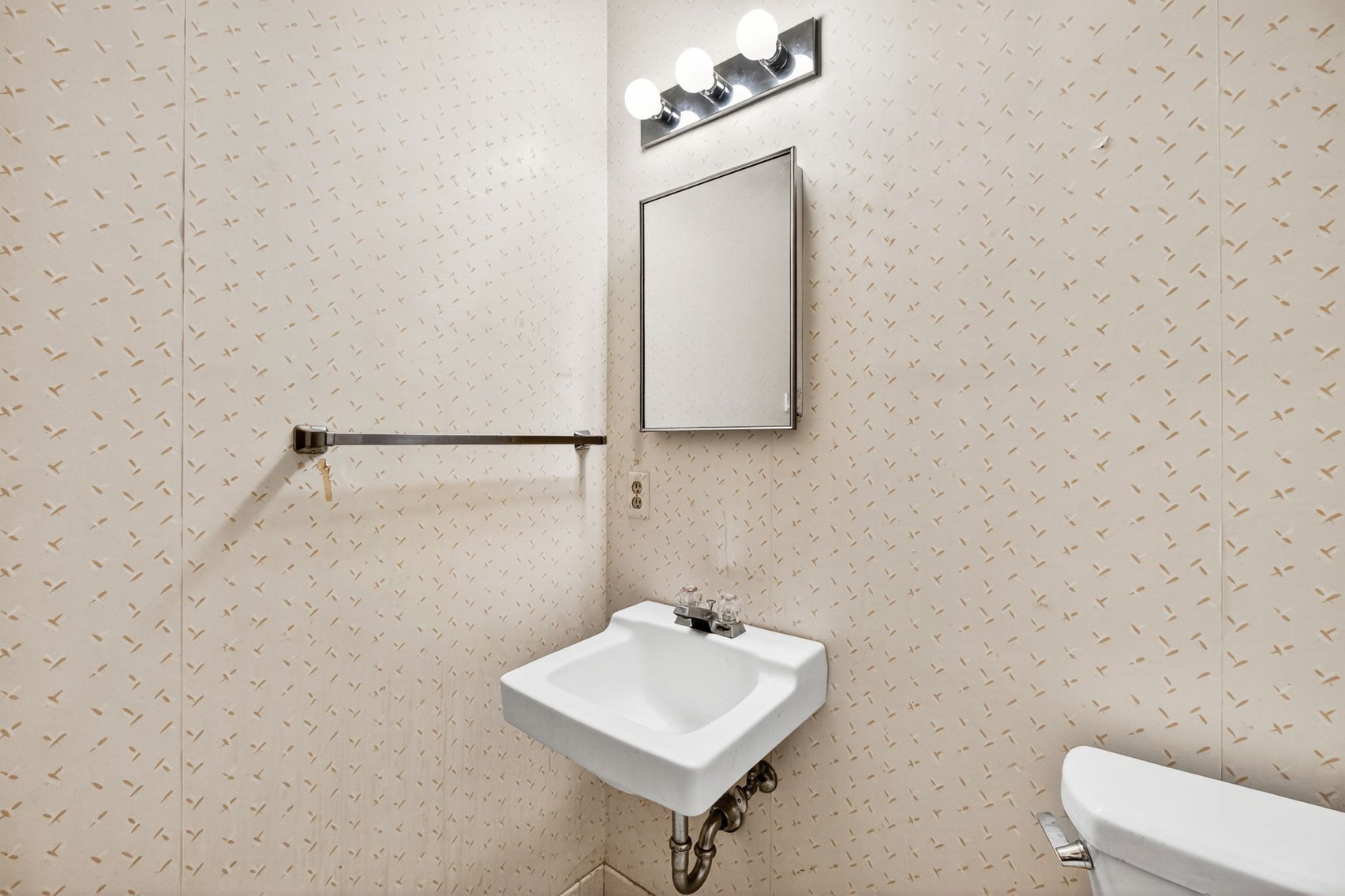 Image for MINIMUM BID AUCTION $99,000! 611 Miami St