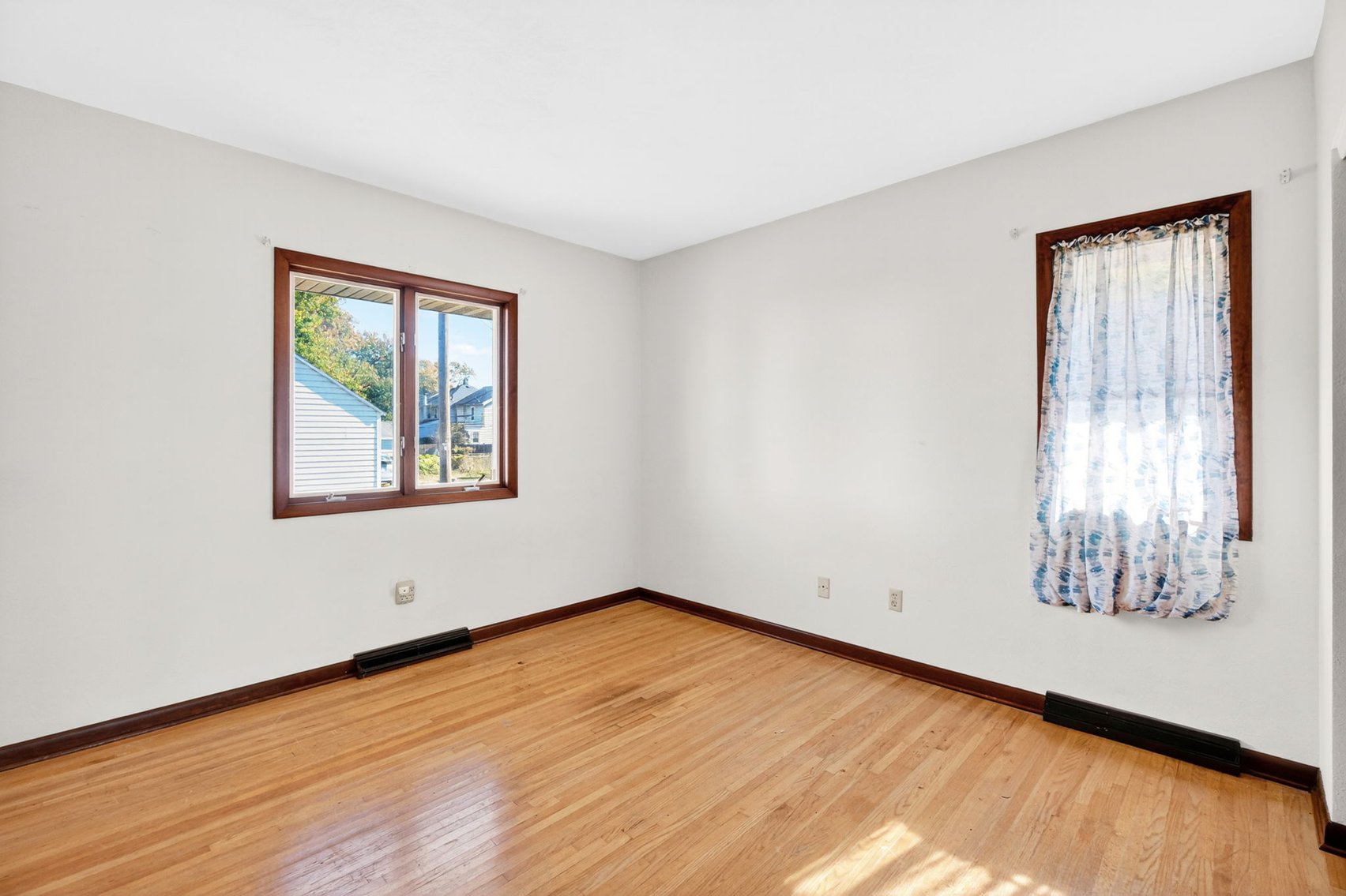 Image for MINIMUM BID AUCTION $99,000! 611 Miami St