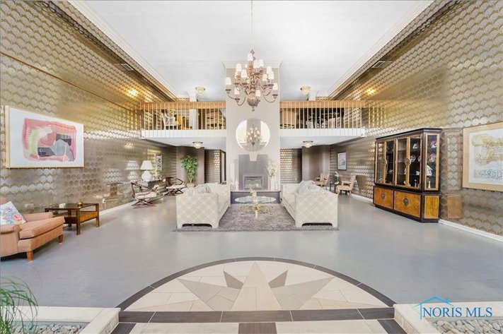 Image for MINIMUM BID AUCTION $110,000! 4343 W. Bancroft St # 4G