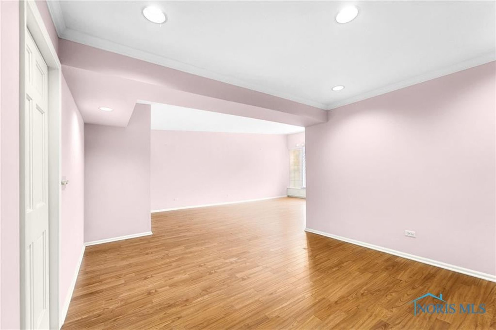 Image for MINIMUM BID AUCTION $110,000! 4343 W. Bancroft St # 4G