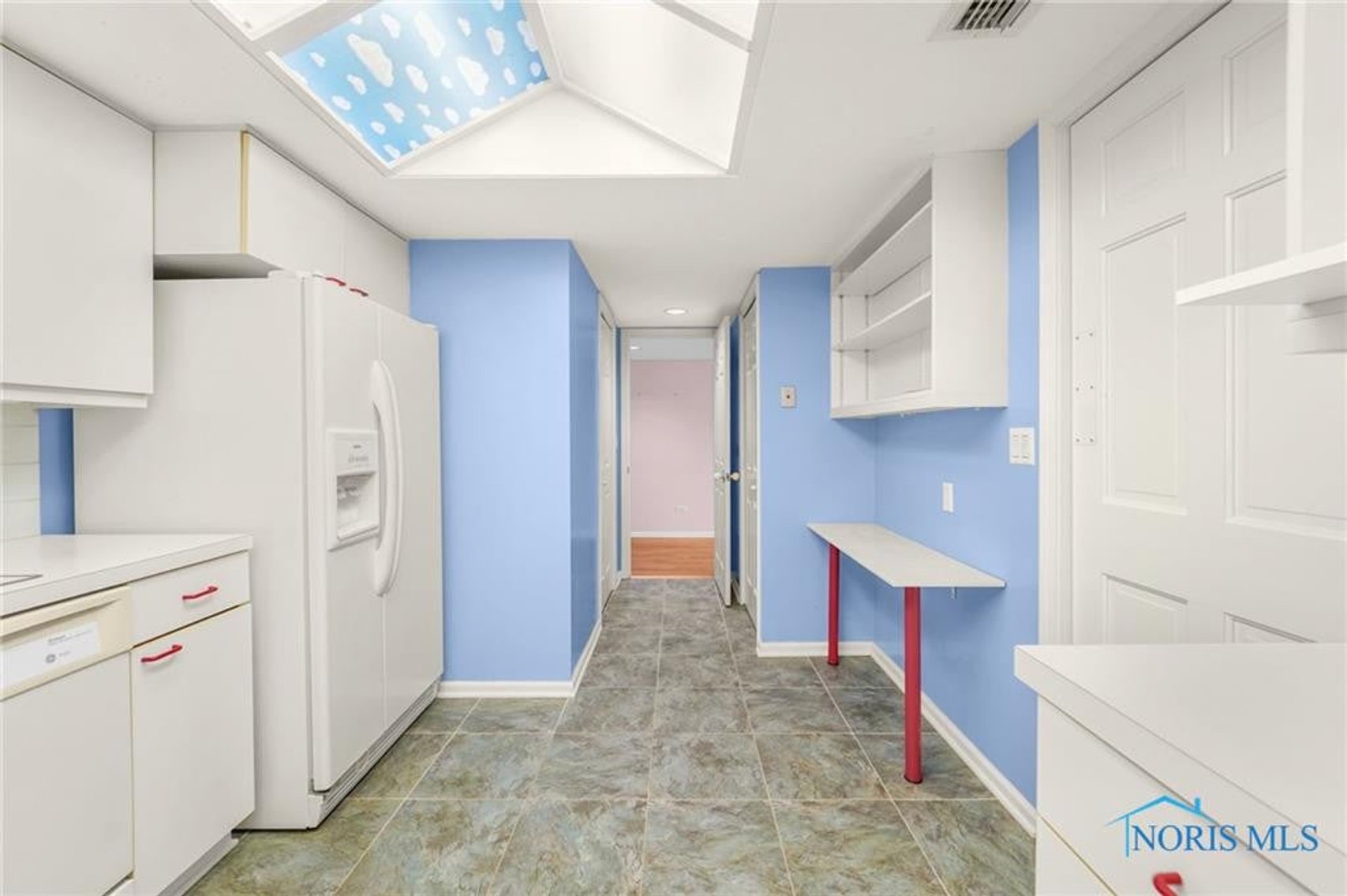Image for MINIMUM BID AUCTION $110,000! 4343 W. Bancroft St # 4G