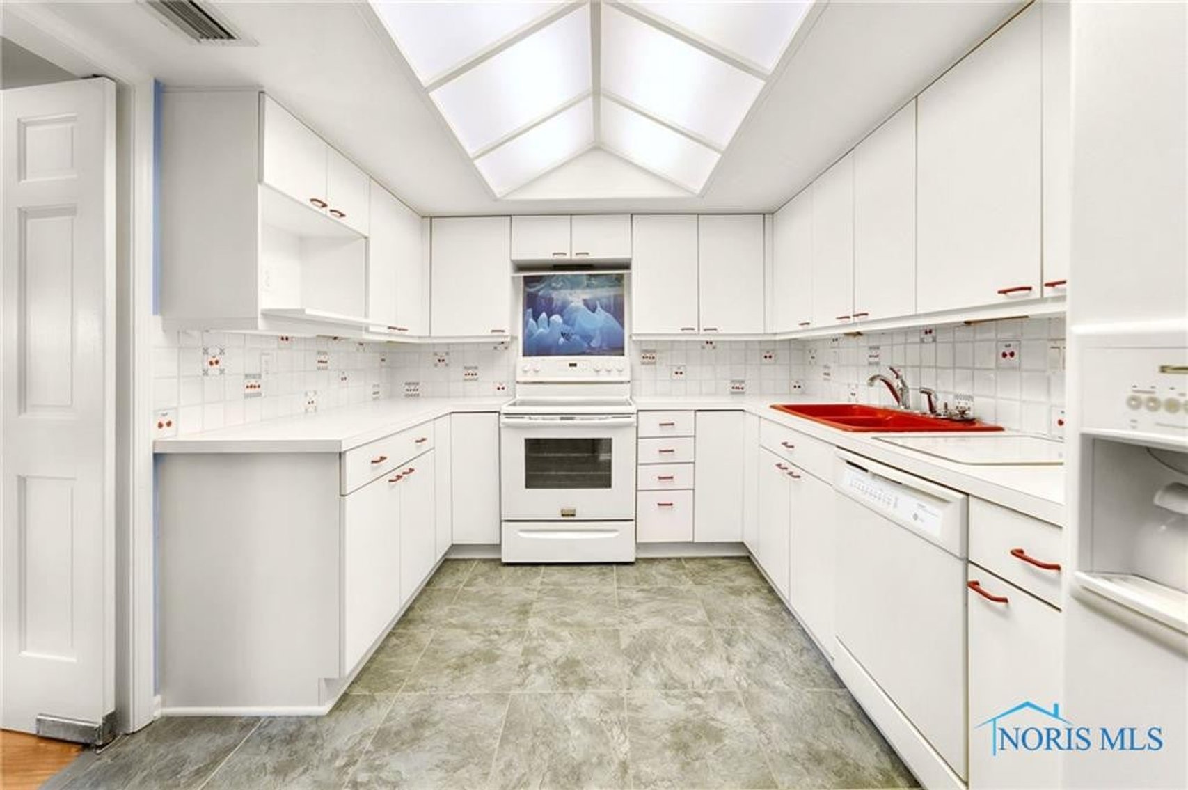 Image for MINIMUM BID AUCTION $110,000! 4343 W. Bancroft St # 4G