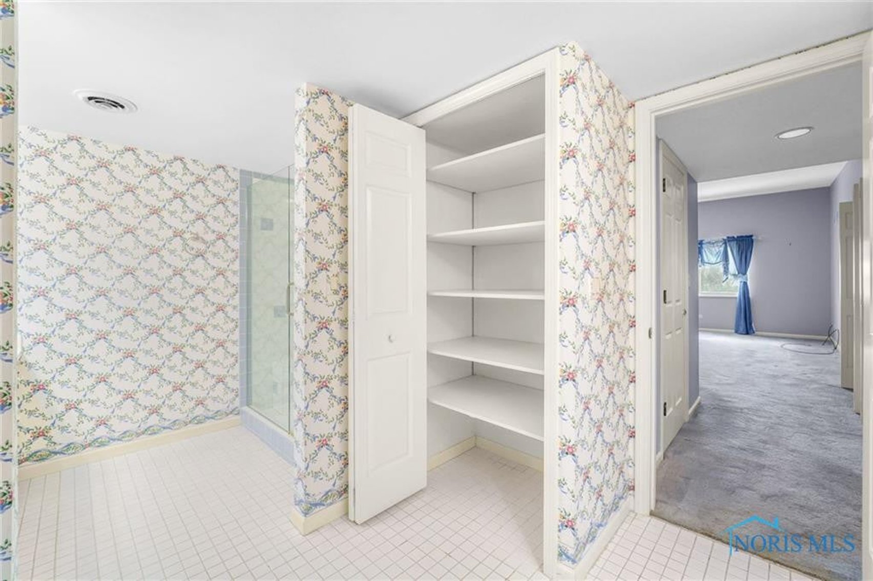 Image for MINIMUM BID AUCTION $110,000! 4343 W. Bancroft St # 4G
