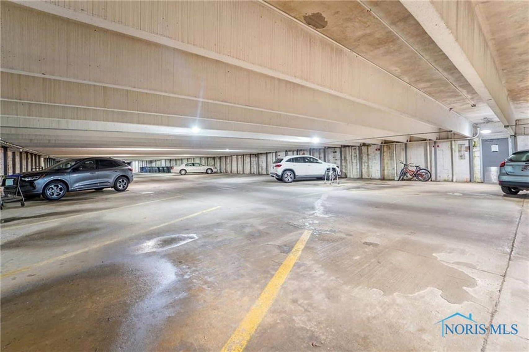 Image for MINIMUM BID AUCTION $110,000! 4343 W. Bancroft St # 4G