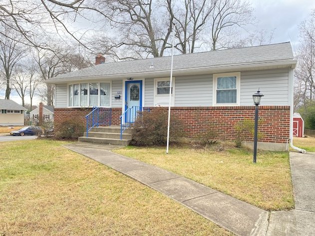 Image for 3BD/1BA Home on Corner Lot in Vienna, VA. Sold!!! $946,000