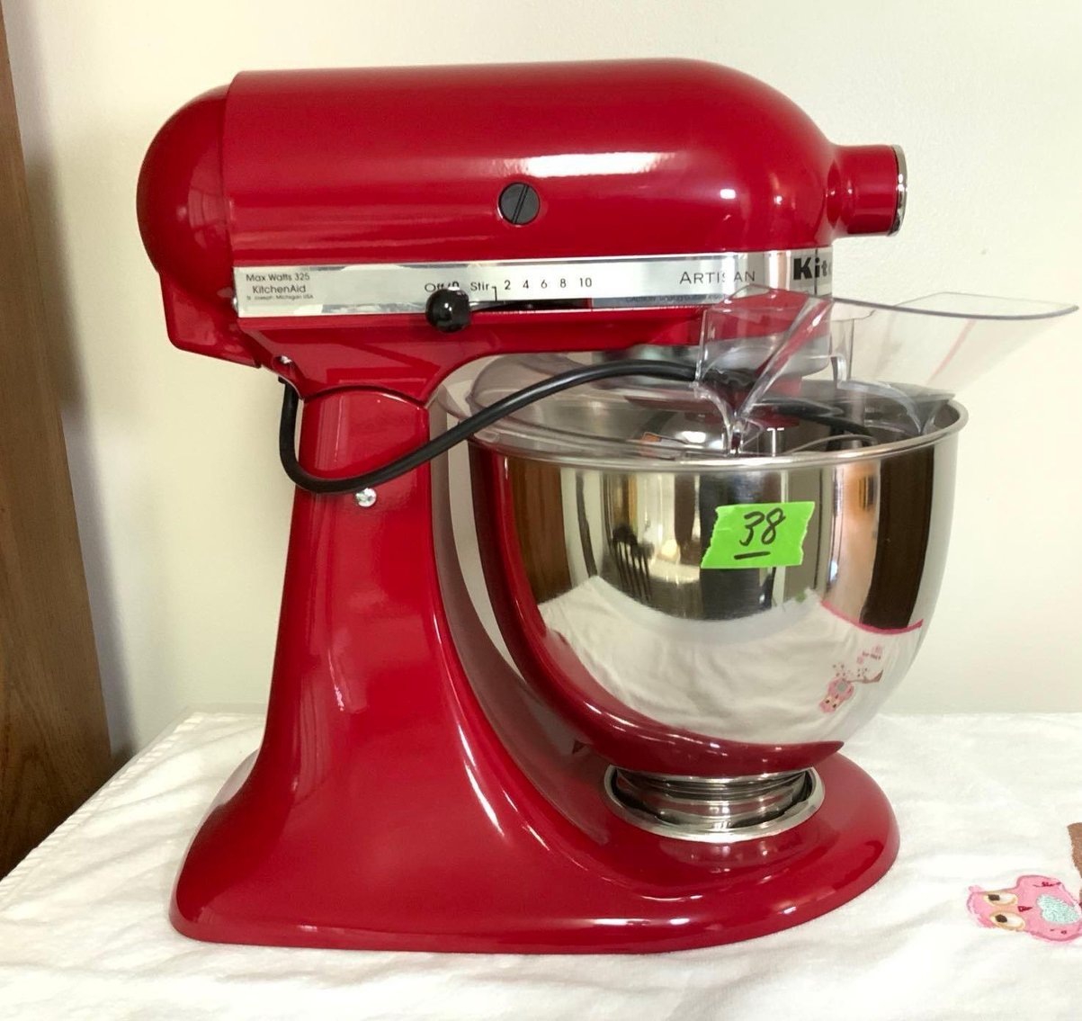 Image for Vince Gill Items, Flatscreen TV's, Pyrex, Household Items, Furniture