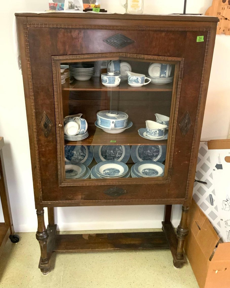 Image for Vince Gill Items, Flatscreen TV's, Pyrex, Household Items, Furniture