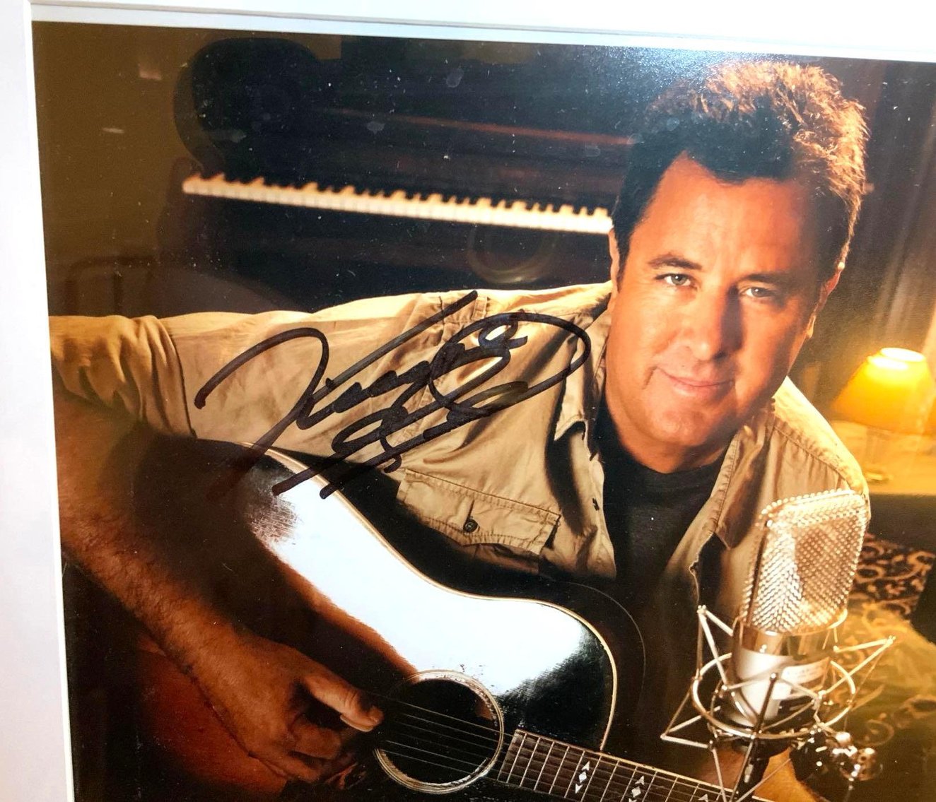 Image for Vince Gill Items, Flatscreen TV's, Pyrex, Household Items, Furniture