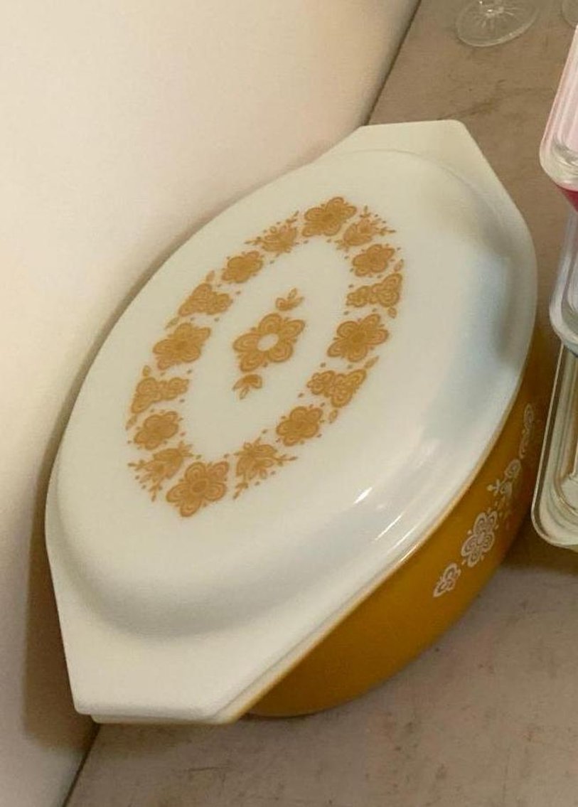 Image for Vince Gill Items, Flatscreen TV's, Pyrex, Household Items, Furniture