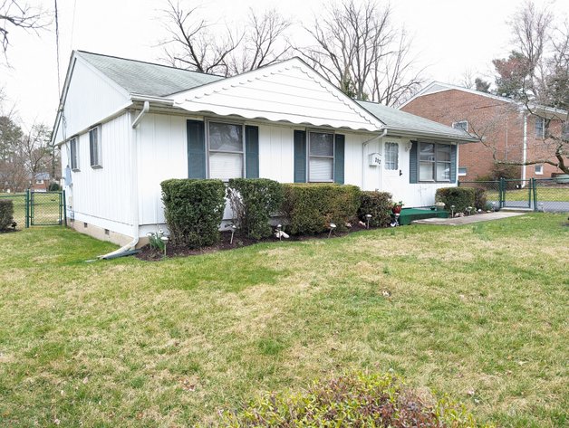 Image for 3 BR/1 BA Home in the Prospect Hills Neighborhood in the Town of Leesburg, VA--SELLING to the HIGHEST BIDDER!!