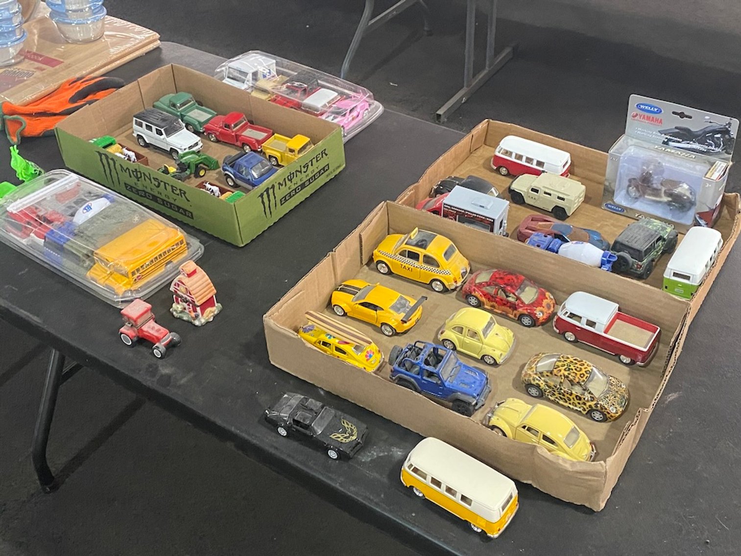 Image for New Costume Jewelry,  New Office Supplies, Lawn Ornaments, Yard Art, New Household and Decor - Virtual Auction