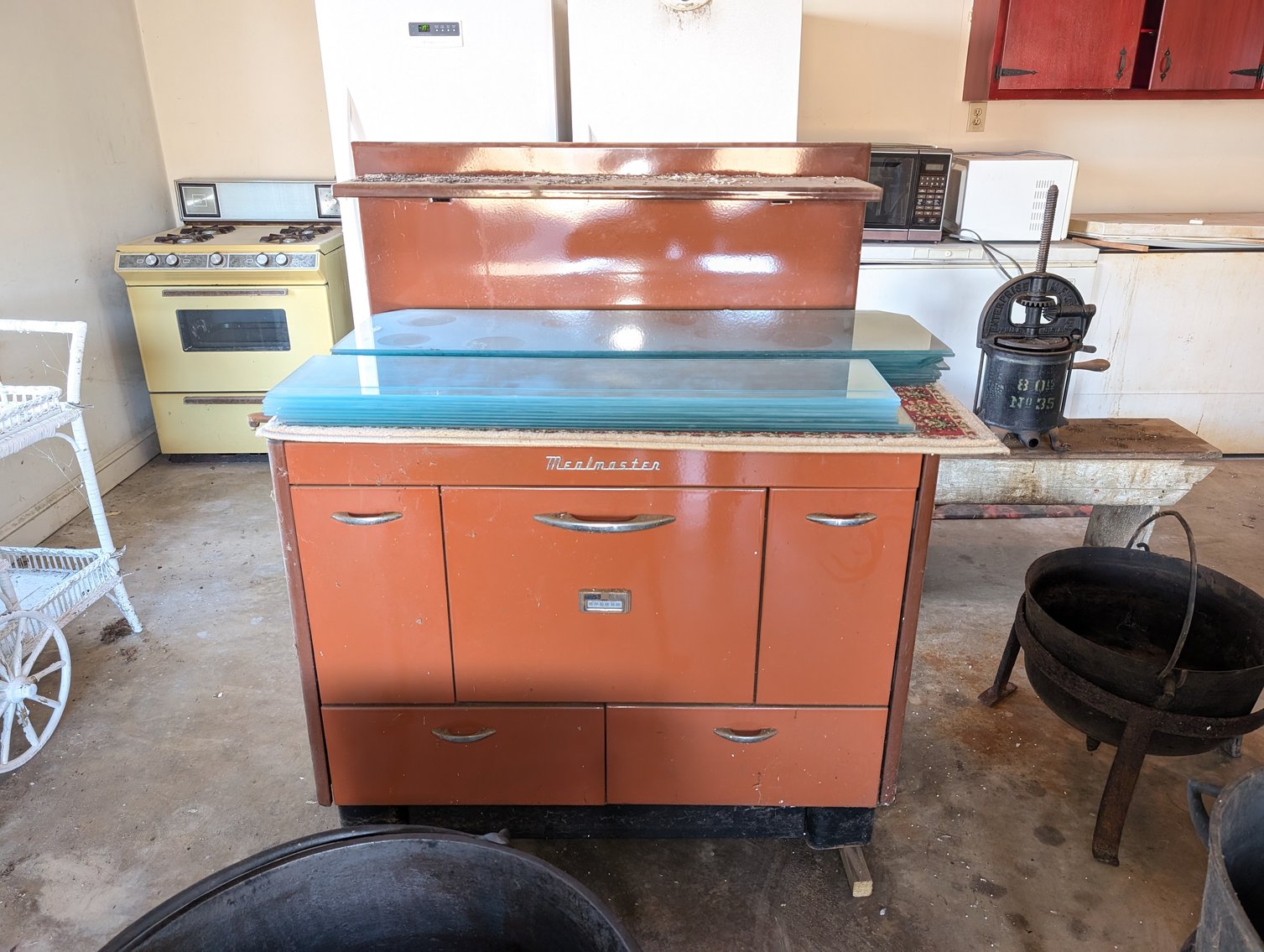 Image for James C. Athey Family Trust & Jo Ann D. Athey Family Trust - Session 3 - Wood Working Tools, Pin Ball Machine, Butchering Items, Kettles, Freezers, Hardware & More!