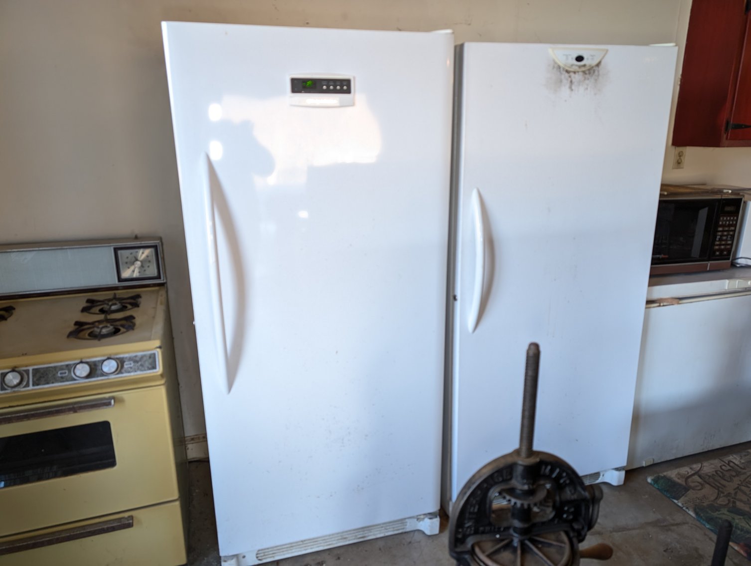 Image for James C. Athey Family Trust & Jo Ann D. Athey Family Trust - Session 3 - Wood Working Tools, Pin Ball Machine, Butchering Items, Kettles, Freezers, Hardware & More!