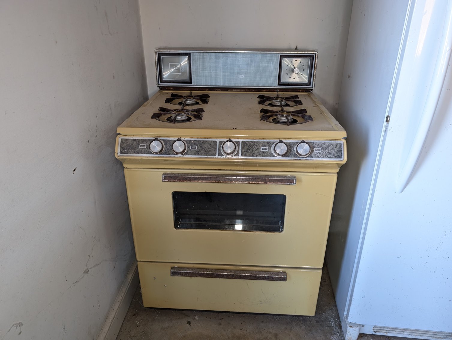 Image for James C. Athey Family Trust & Jo Ann D. Athey Family Trust - Session 3 - Wood Working Tools, Pin Ball Machine, Butchering Items, Kettles, Freezers, Hardware & More!