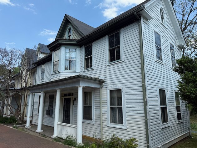 Image for 3 BR/2 BA Home on .47 +/- Acre North King St. Lot in Historic Downtown Leesburg, VA--SELLING to the HIGHEST BIDDER!!