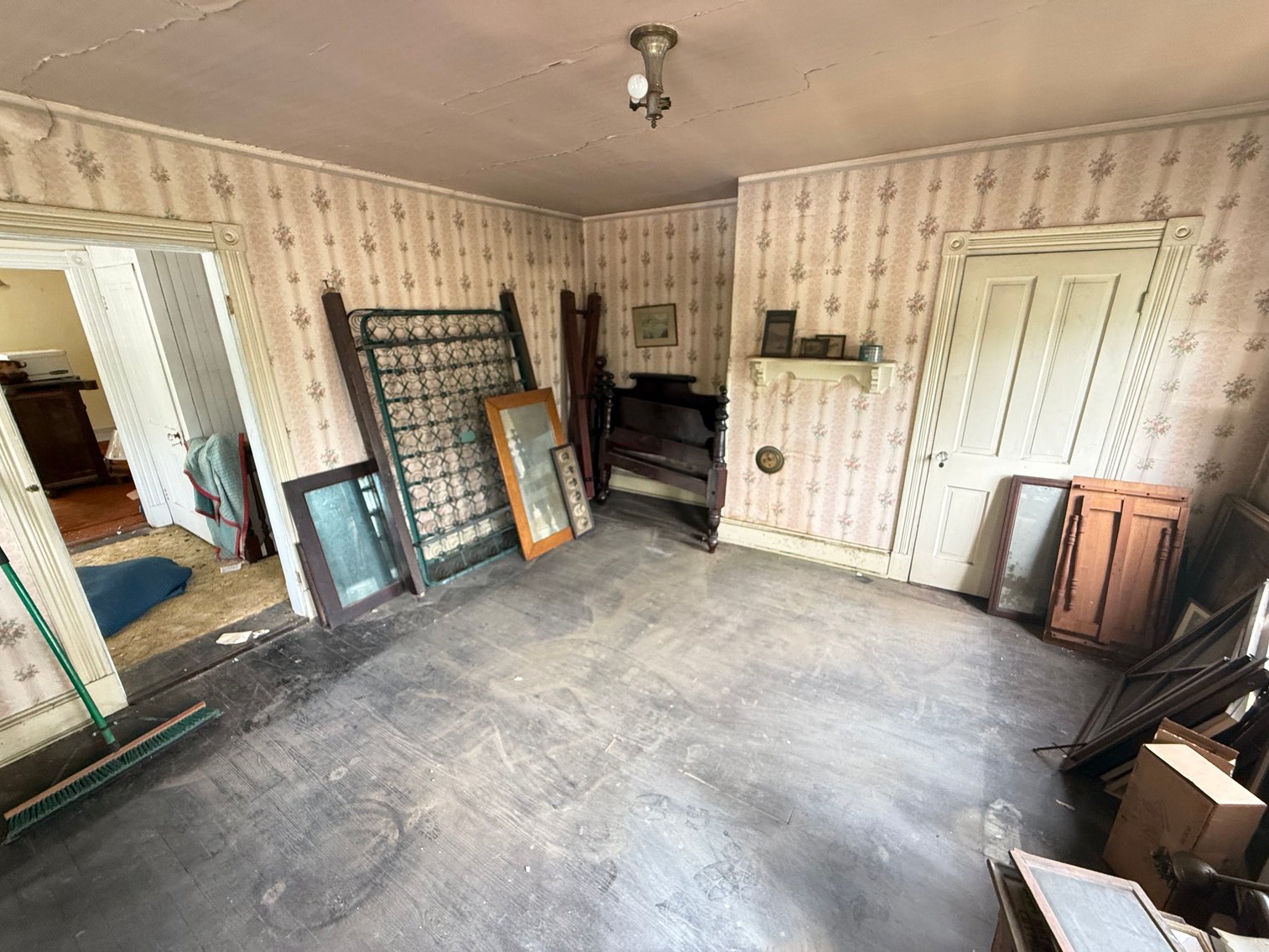 Image for 3 BR/2 BA Home on .47 +/- Acre North King St. Lot in Historic Downtown Leesburg, VA--SELLING to the HIGHEST BIDDER!!