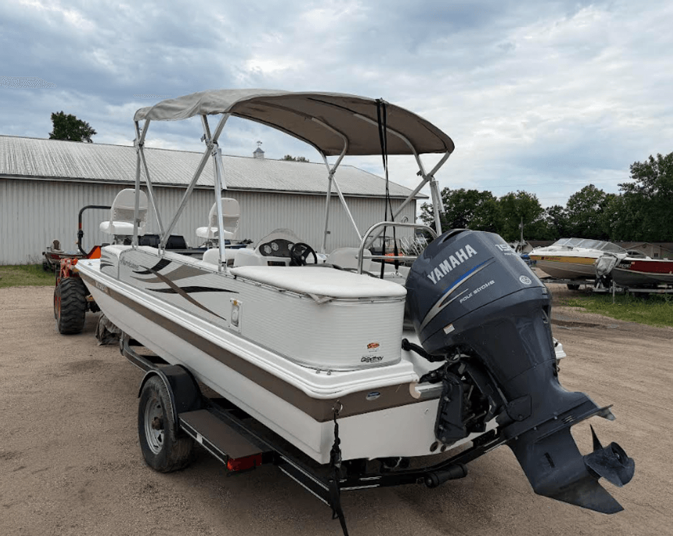 2010 Hurricane FD199 RE 19' Boat With 2010 Tennessee Trailer & Flow Boat Lift
