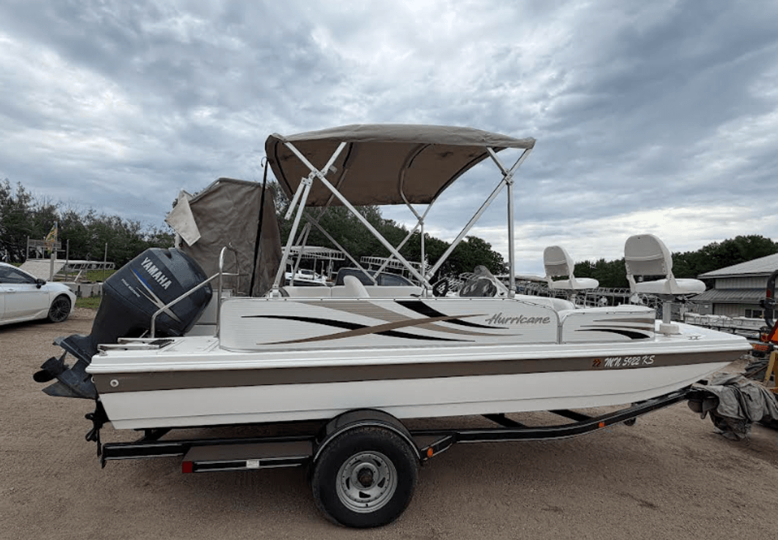 2010 Hurricane FD199 RE 19' Boat With 2010 Tennessee Trailer & Flow Boat Lift