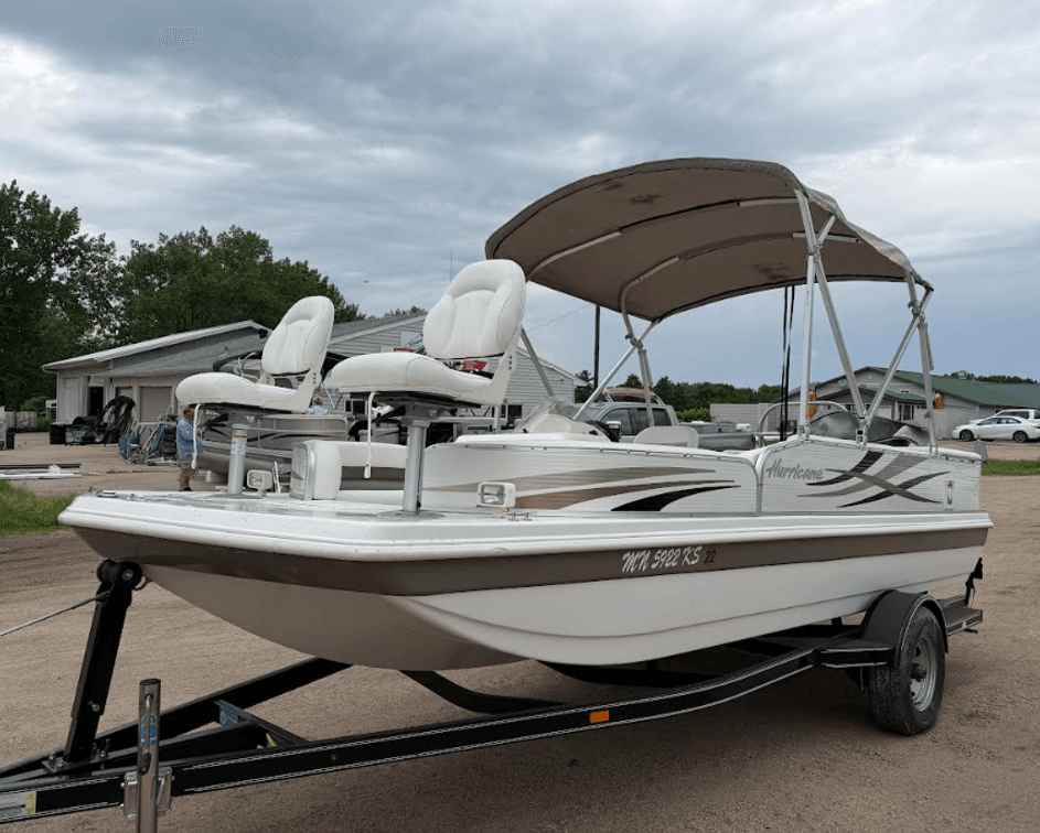 2010 Hurricane FD199 RE 19' Boat With 2010 Tennessee Trailer & Flow Boat Lift
