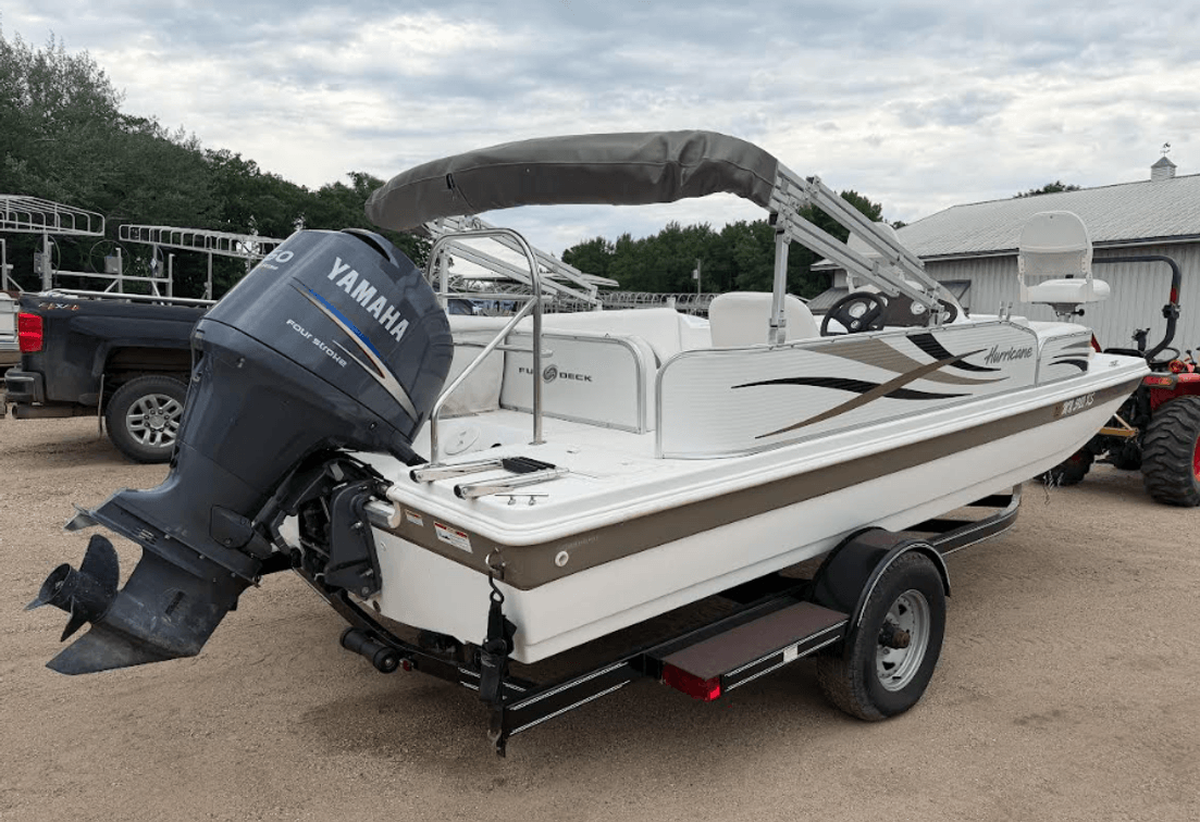2010 Hurricane FD199 RE 19' Boat With 2010 Tennessee Trailer & Flow Boat Lift