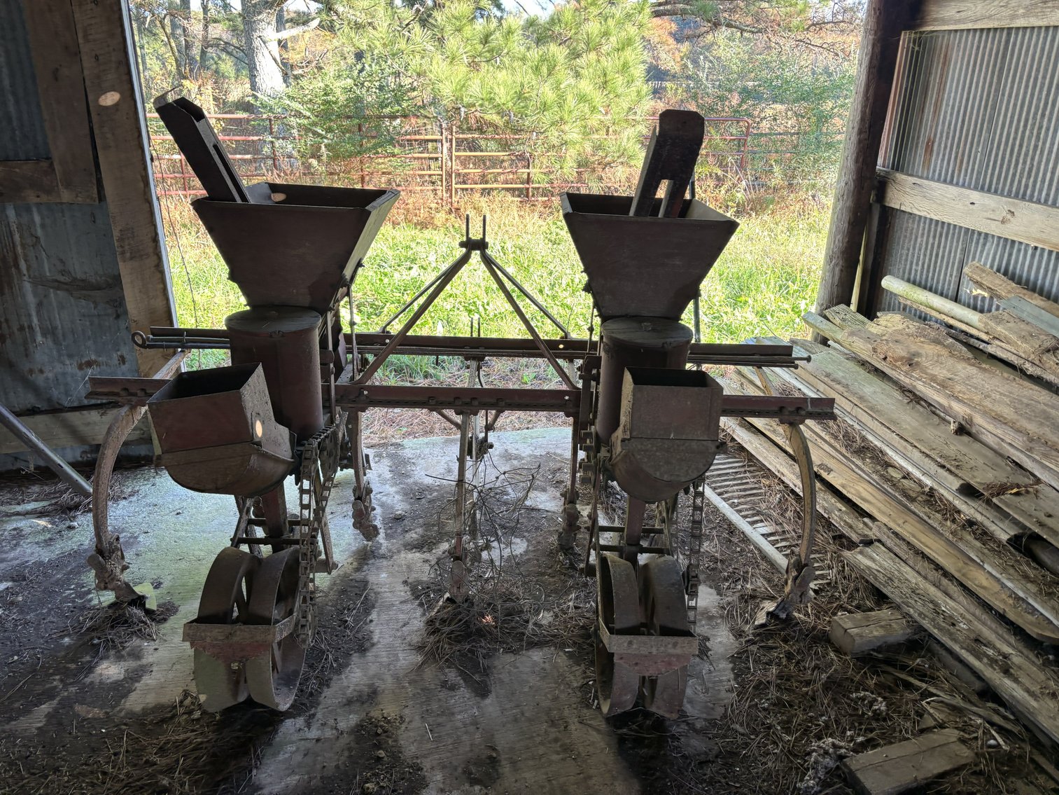 Image for LIVE ONSITE ABSOLUTE FARM EQUIPMENT AUCTION!