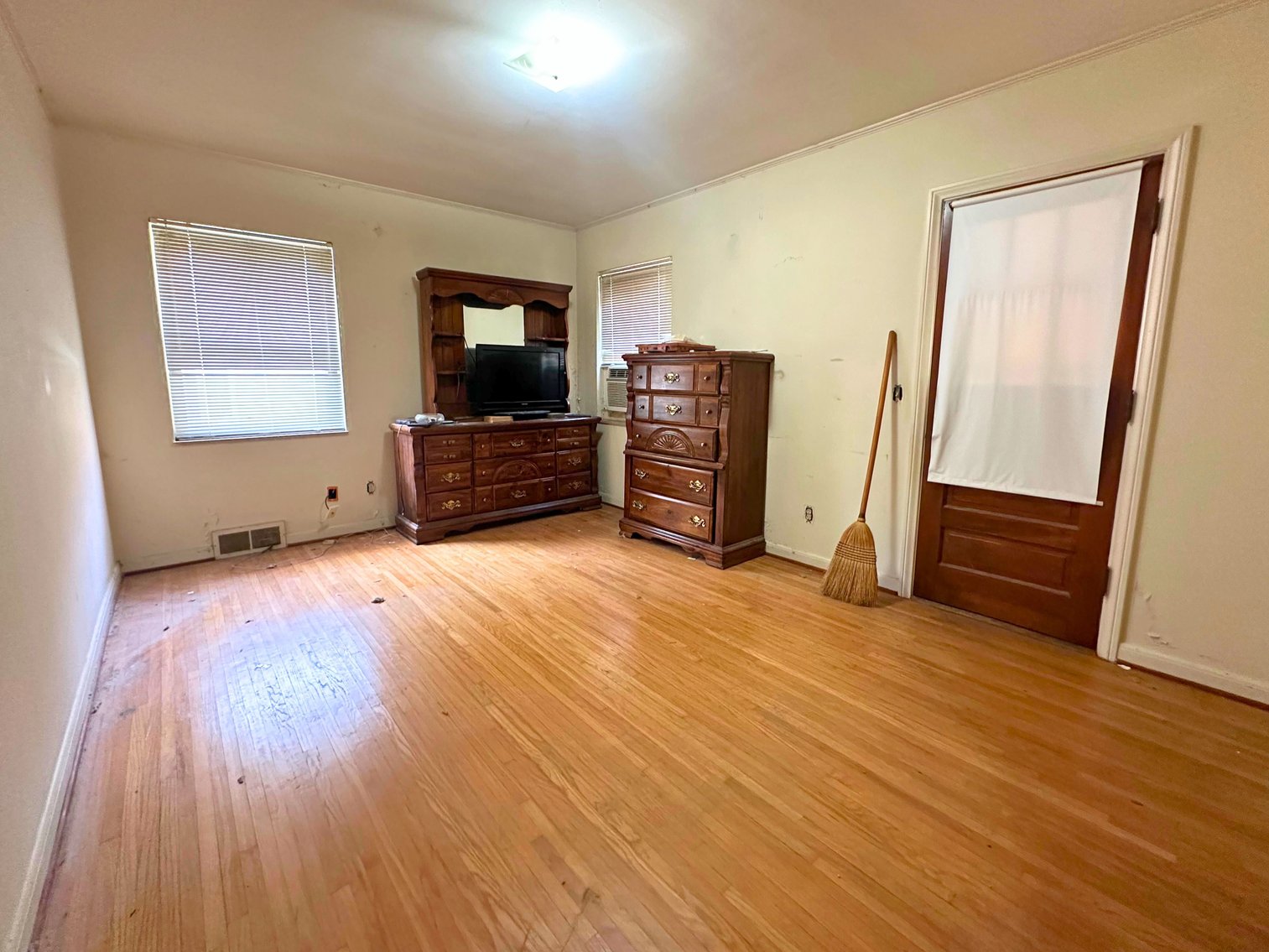 Image for Minimum Bid $100,000 2138 Sherwood Ave. Toledo, OH 43614