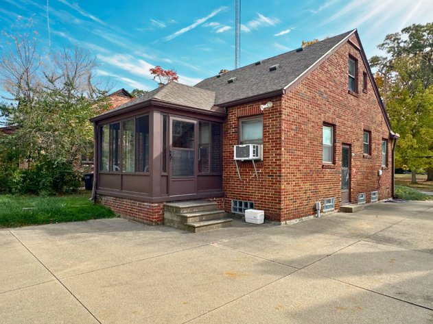 Image for Minimum Bid $100,000 2138 Sherwood Ave. Toledo, OH 43614