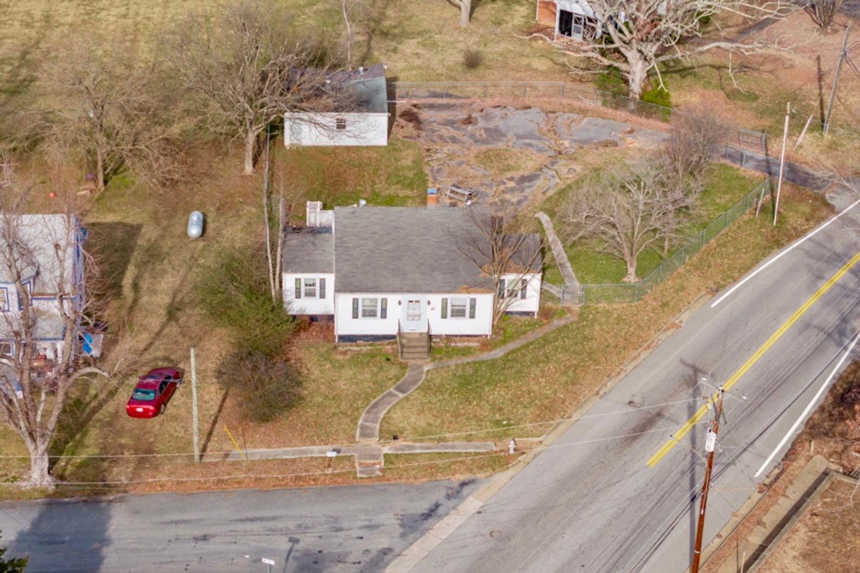 Image for 2 BR/2 BA Home w/Walk-Out Basement & 2 Bay Shop/Garage in Downtown Victoria, VA--SELLING to the HIGHEST BIDDER via ONLINE ONLY BIDDING!!
