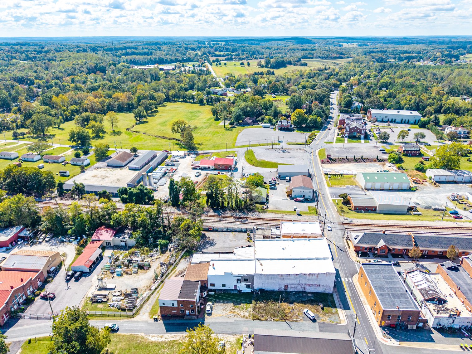 Image for HIGH BID HAS BEEN SUBMITTED FOR BANK APPROVAL: Large Commercial 2 Story Building in Downtown Historic Appomattox, VA--ONLINE ONLY BIDDING
