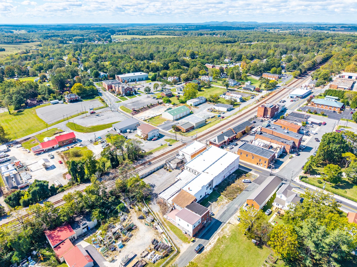 Image for HIGH BID HAS BEEN SUBMITTED FOR BANK APPROVAL: Large Commercial 2 Story Building in Downtown Historic Appomattox, VA--ONLINE ONLY BIDDING