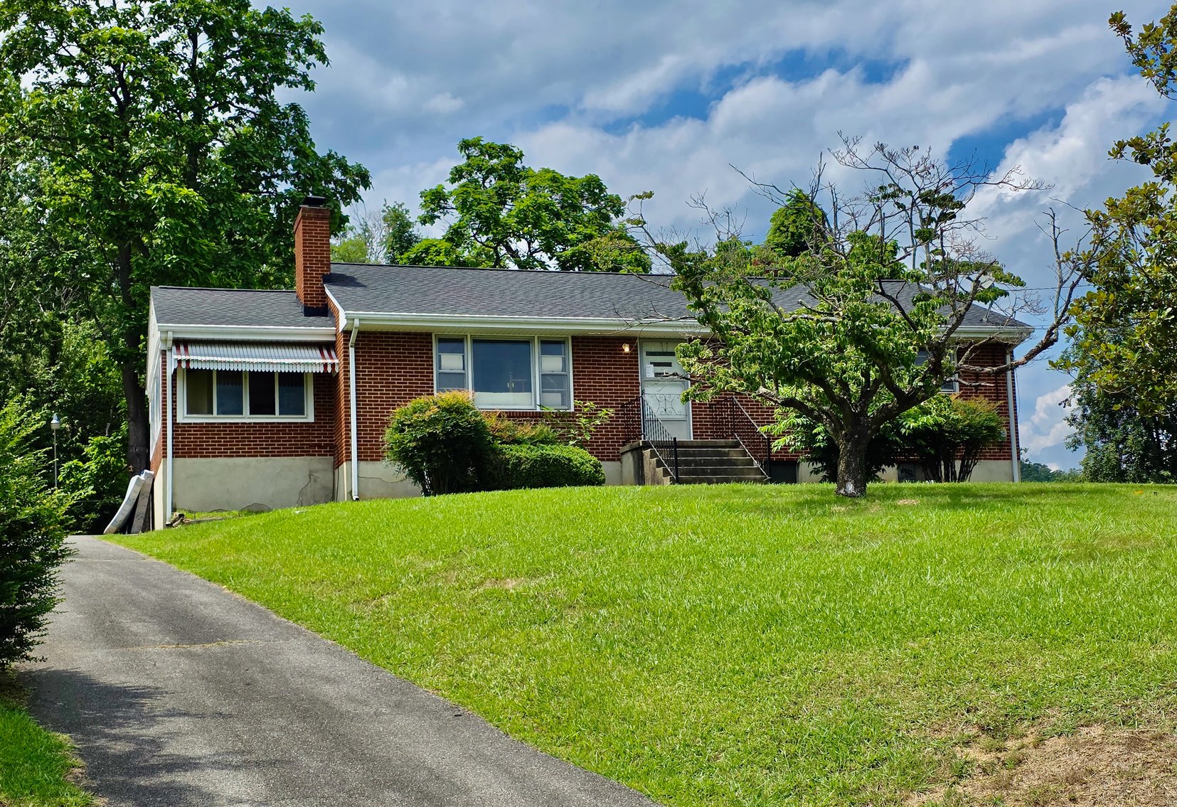 Image for 2 BR/2 BA Brick Home w/Full Basement on 1 +/- Acre Lot in the Cloverdale Area of Roanoke, VA--ONLINE ONLY BIDDING!!