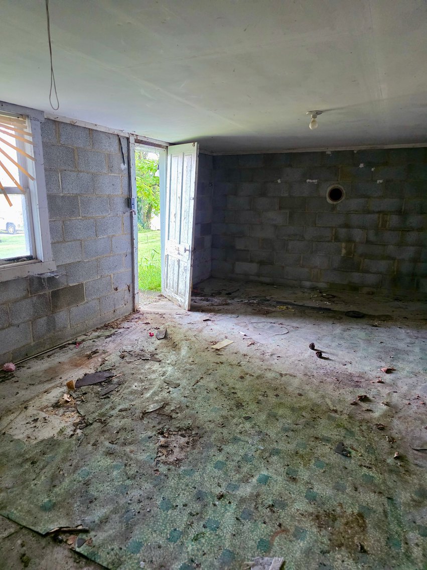 Image for 2 BR/2 BA Brick Home w/Full Basement on 1 +/- Acre Lot in the Cloverdale Area of Roanoke, VA--ONLINE ONLY BIDDING!!