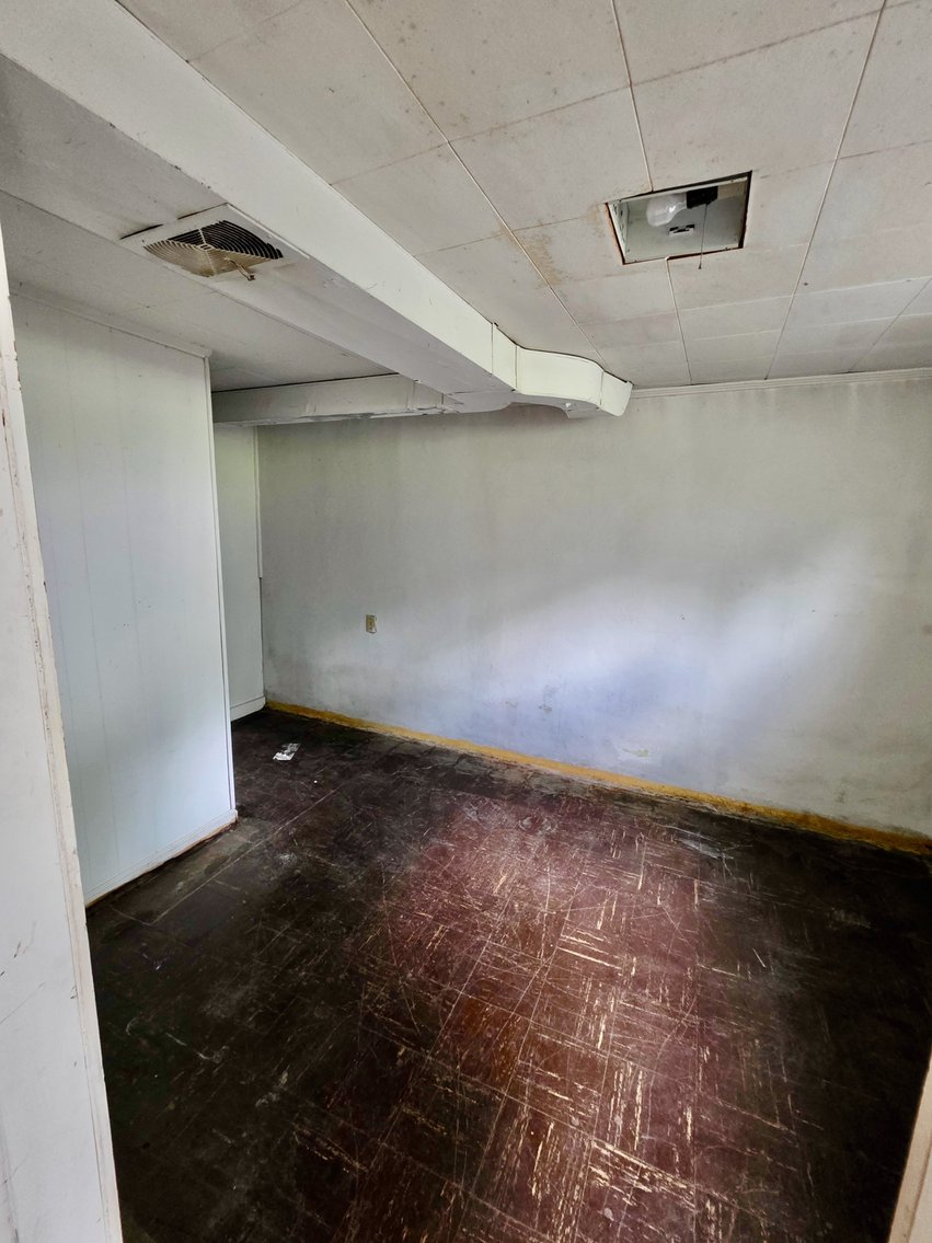 Image for 2 BR/2 BA Brick Home w/Full Basement on 1 +/- Acre Lot in the Cloverdale Area of Roanoke, VA--ONLINE ONLY BIDDING!!