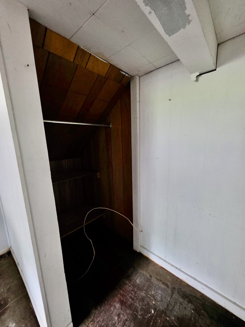 Image for 2 BR/2 BA Brick Home w/Full Basement on 1 +/- Acre Lot in the Cloverdale Area of Roanoke, VA--ONLINE ONLY BIDDING!!