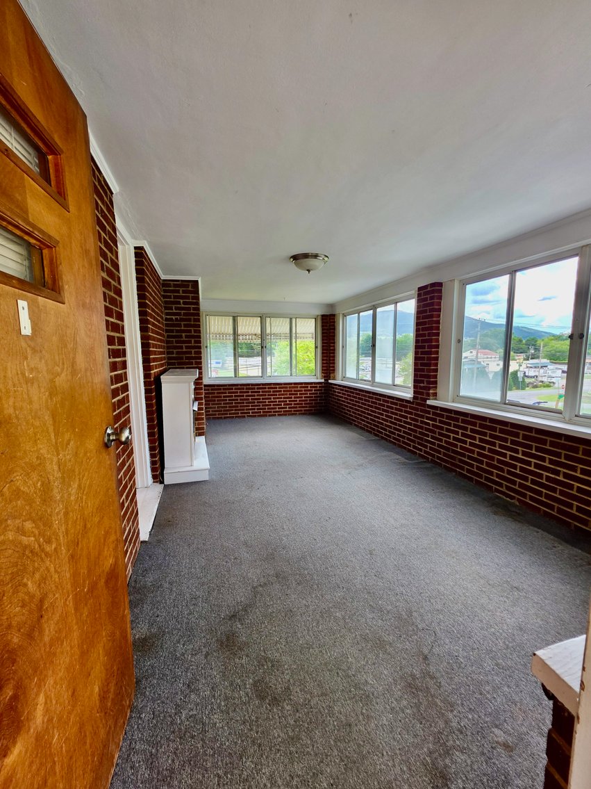 Image for 2 BR/2 BA Brick Home w/Full Basement on 1 +/- Acre Lot in the Cloverdale Area of Roanoke, VA--ONLINE ONLY BIDDING!!