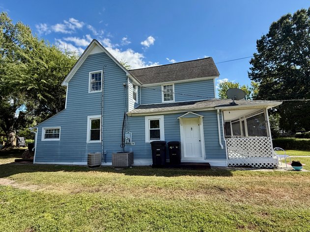 Image for 4 BR/2 BA Home Nestled Between Monroe Bay & The Potomac River in Downtown Colonial Beach, VA--SELLING to the HIGHEST BIDDER via ONLINE ONLY BIDDING!!