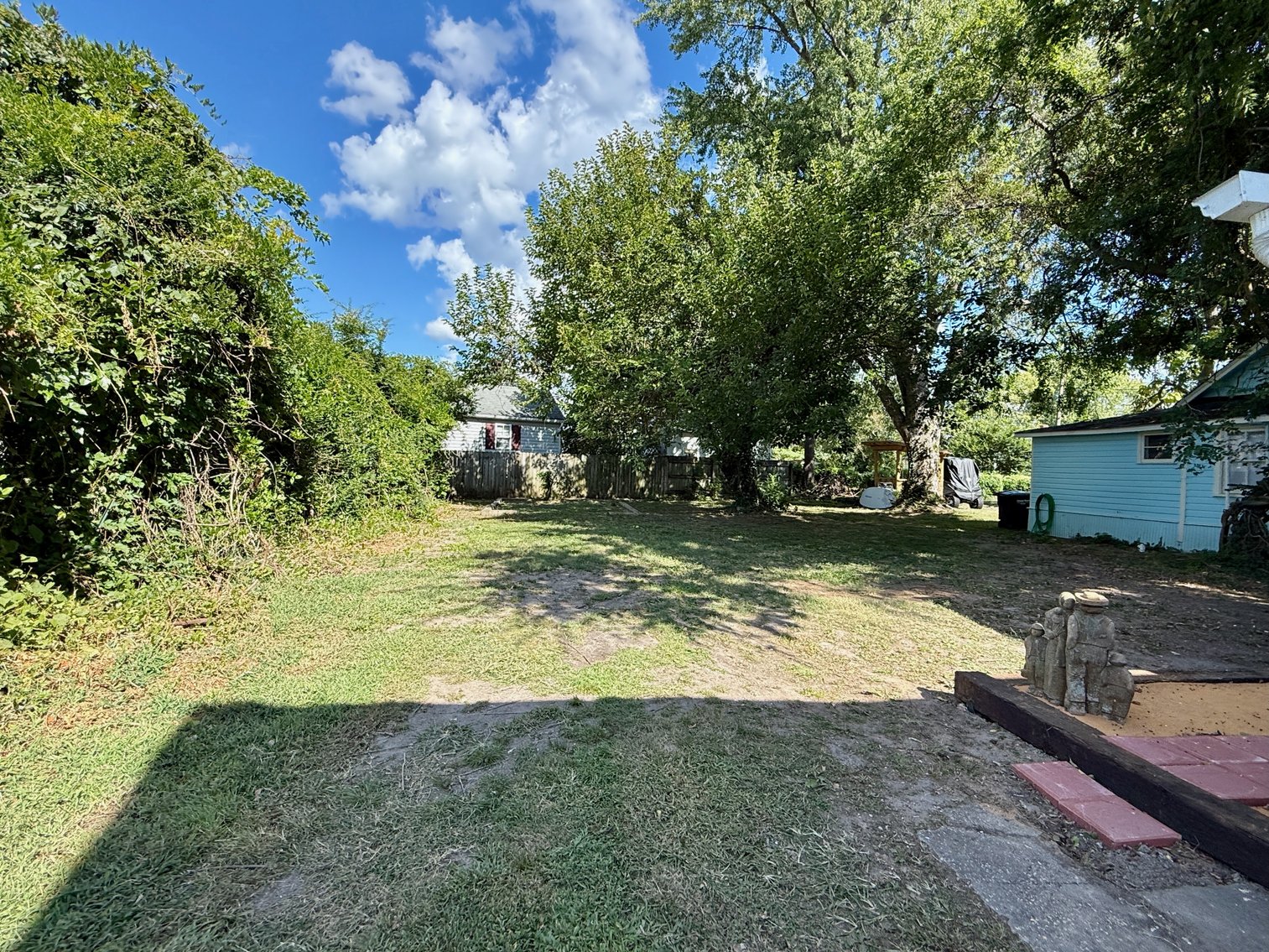 Image for 4 BR/2 BA Home Nestled Between Monroe Bay & The Potomac River in Downtown Colonial Beach, VA--SELLING to the HIGHEST BIDDER via ONLINE ONLY BIDDING!!