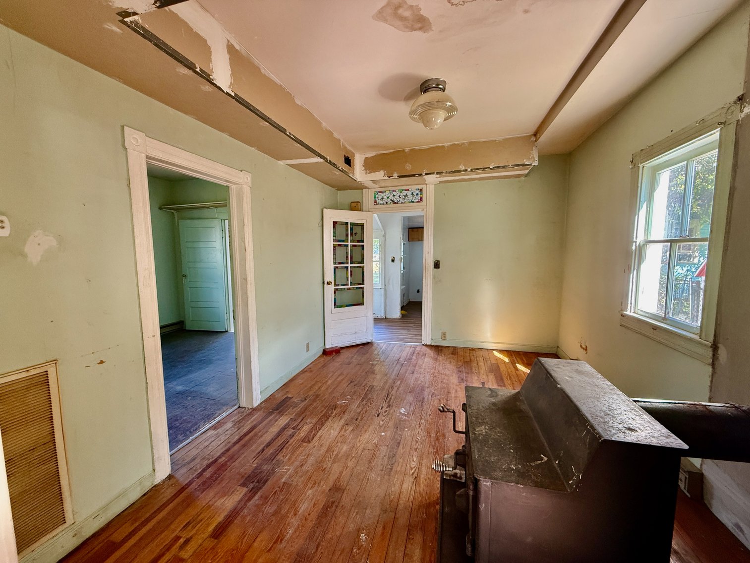 Image for 4 BR/2 BA Home Nestled Between Monroe Bay & The Potomac River in Downtown Colonial Beach, VA--SELLING to the HIGHEST BIDDER via ONLINE ONLY BIDDING!!