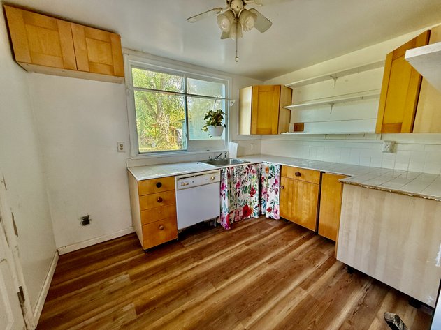 Image for 4 BR/2 BA Home Nestled Between Monroe Bay & The Potomac River in Downtown Colonial Beach, VA--SELLING to the HIGHEST BIDDER via ONLINE ONLY BIDDING!!