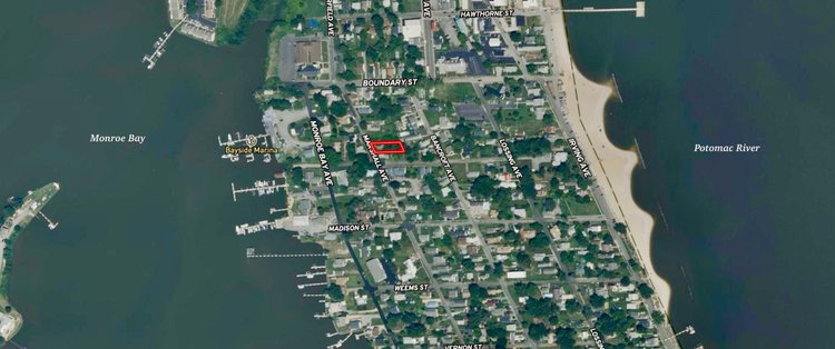 Image for 4 BR/2 BA Home Nestled Between Monroe Bay & The Potomac River in Downtown Colonial Beach, VA--SELLING to the HIGHEST BIDDER via ONLINE ONLY BIDDING!!