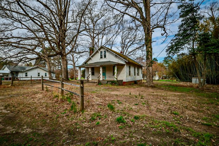 3 BR/1 BA Home on 1+ Acres in Downtown Victoria, VA--SELLING to the HIGHEST BIDDER via ONLINE ONLY BIDDING!!