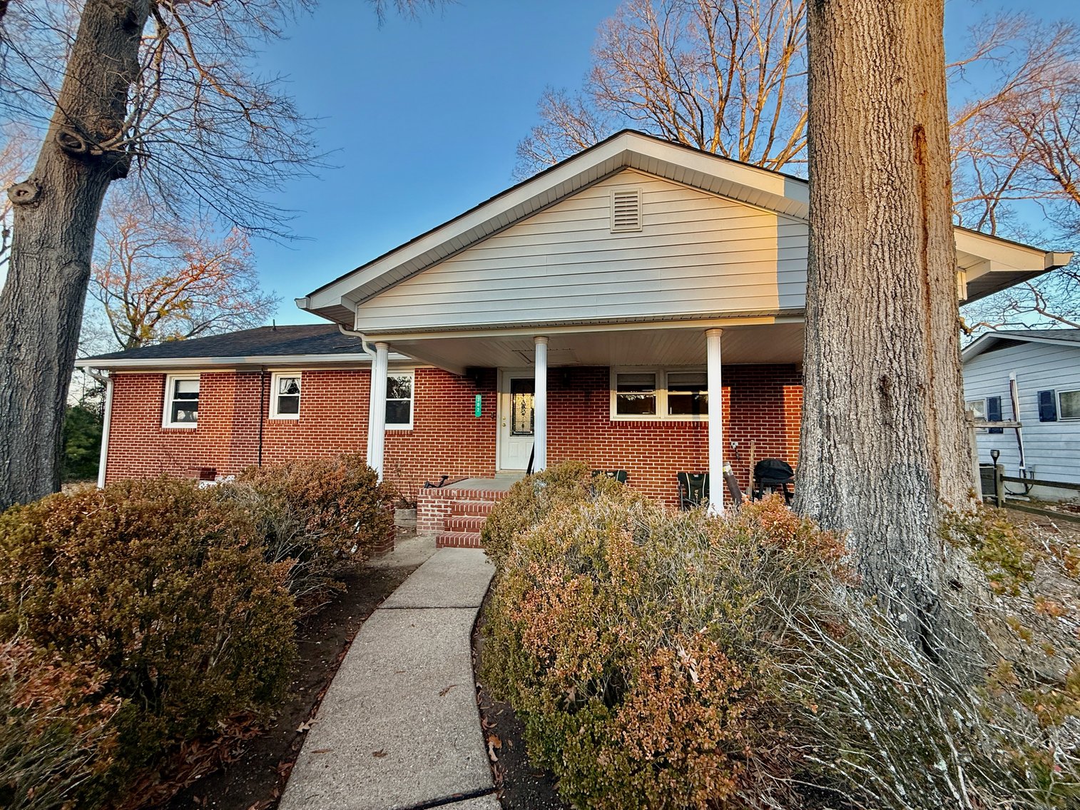 Image for 3 BR/2 BA Brick Home w/Basement Fronting Pond & Views of Mattox Creek in Colonial Beach, VA--SELLING to the HIGHEST BIDDER!!