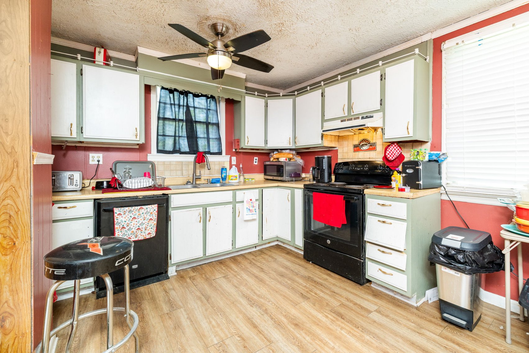 Image for 6 BR/2.5 BA Victorian Style Home on .44 +/- Acre Lot in the Town of Victoria, VA--SELLING to the HIGHEST BIDDER via ONLINE ONLY BIDDING!!