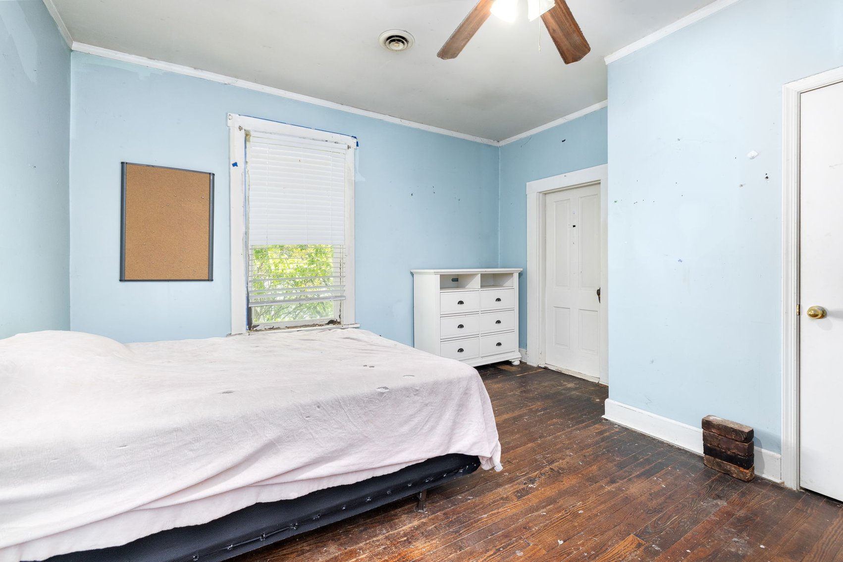 Image for 6 BR/2.5 BA Victorian Style Home on .44 +/- Acre Lot in the Town of Victoria, VA--SELLING to the HIGHEST BIDDER via ONLINE ONLY BIDDING!!