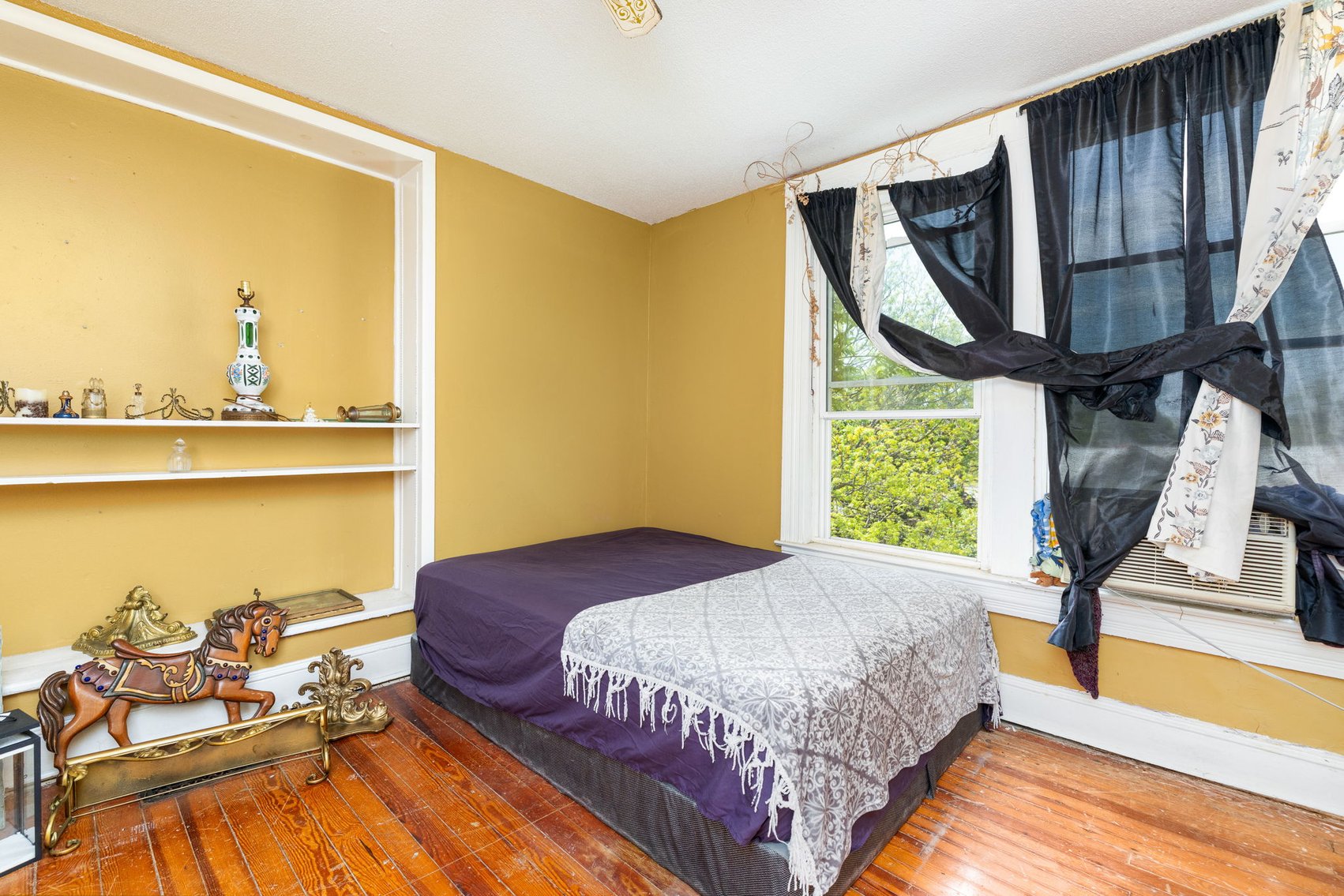 Image for 6 BR/2.5 BA Victorian Style Home on .44 +/- Acre Lot in the Town of Victoria, VA--SELLING to the HIGHEST BIDDER via ONLINE ONLY BIDDING!!