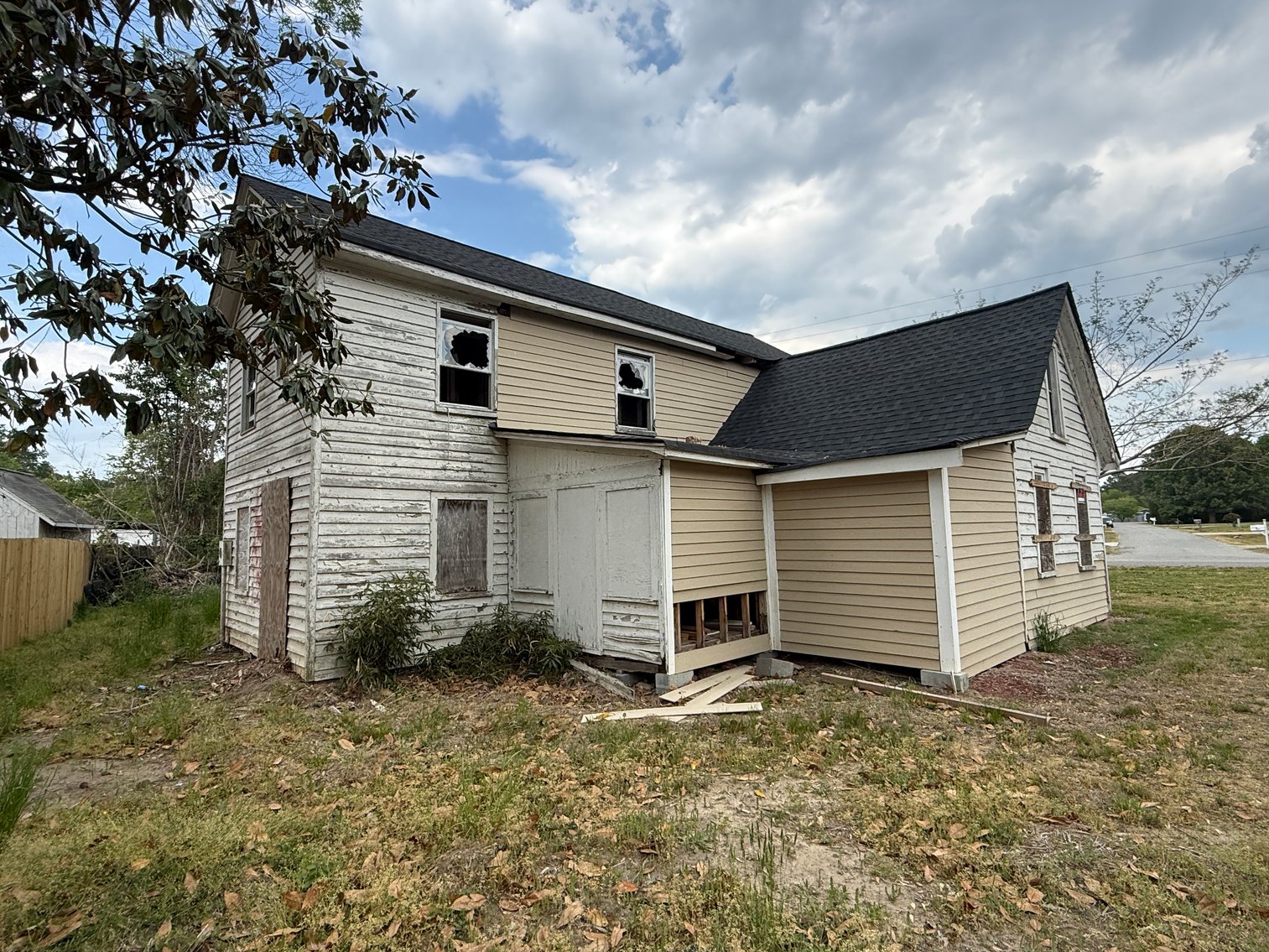 Image for 4 BR Restoration Project Home on 1.29 +/- Acres in Gloucester County, VA--ONLINE ONLY BIDDING!!