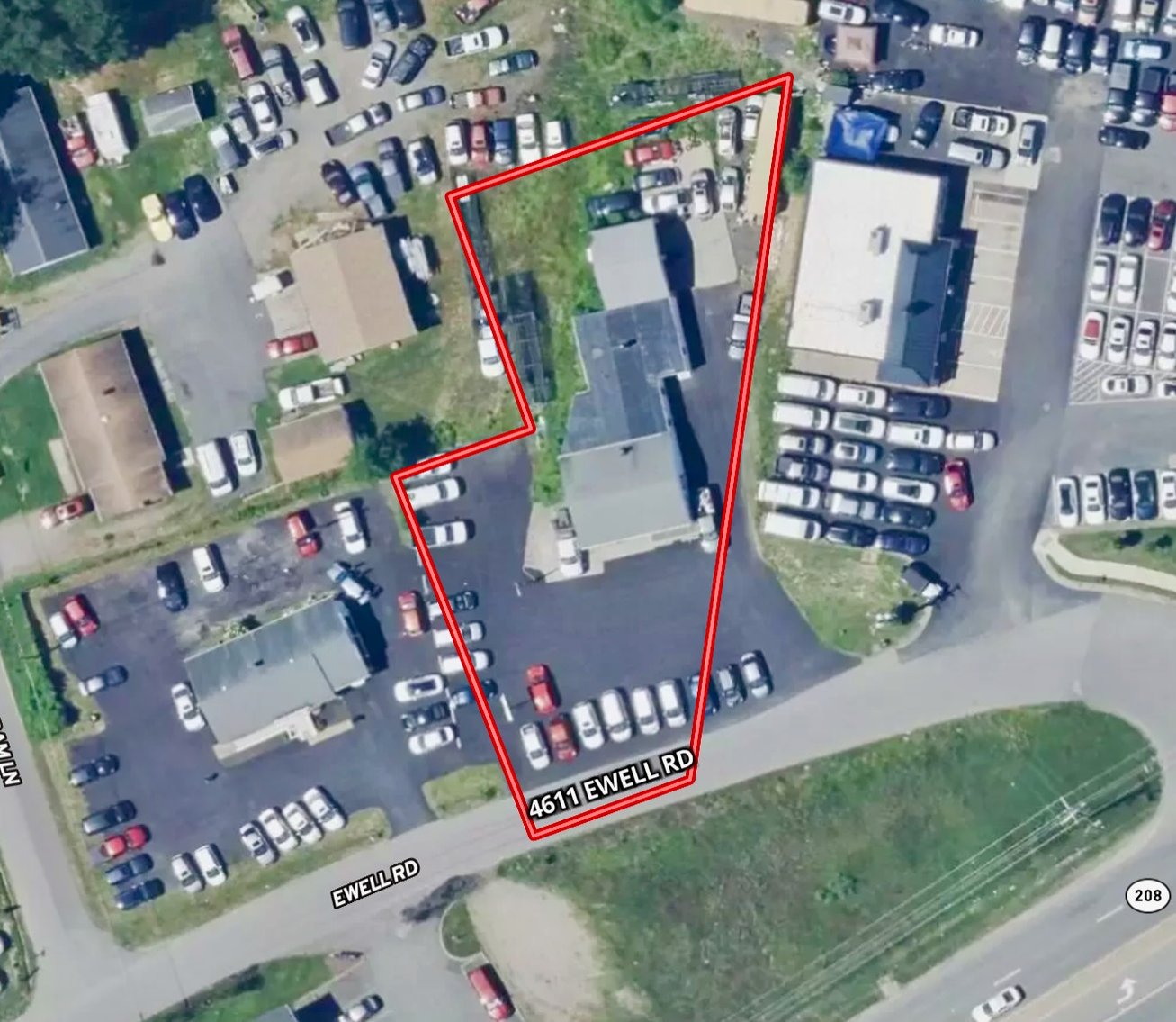 Image for Income Producing Commercial Building w/Office, Apartment & 2 Bay Garage/Shop on .46 +/- Acres w/Rts. 1 & 208 Visibility--ONLINE ONLY BIDDING!!